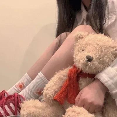 背鸭子的男孩